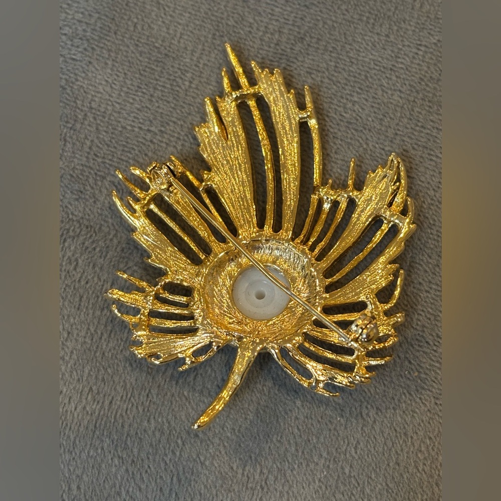 Vintage Gold Leaf Brooch with Faux-Pearl Accent and Perfect Back Pin Clasp/Lock - Picture 2 of 5